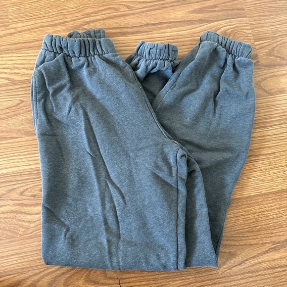brandy melville grey rosa sweatpants - Picture 2 of 2